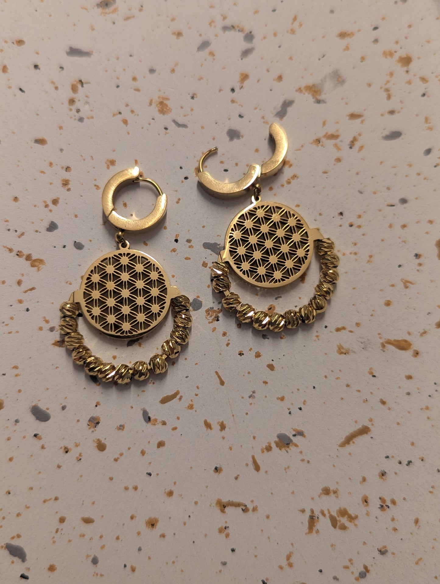 ✨ Edelstahl 316L Ohrringe – Blütenmuster mit Perlenakzenten ✨