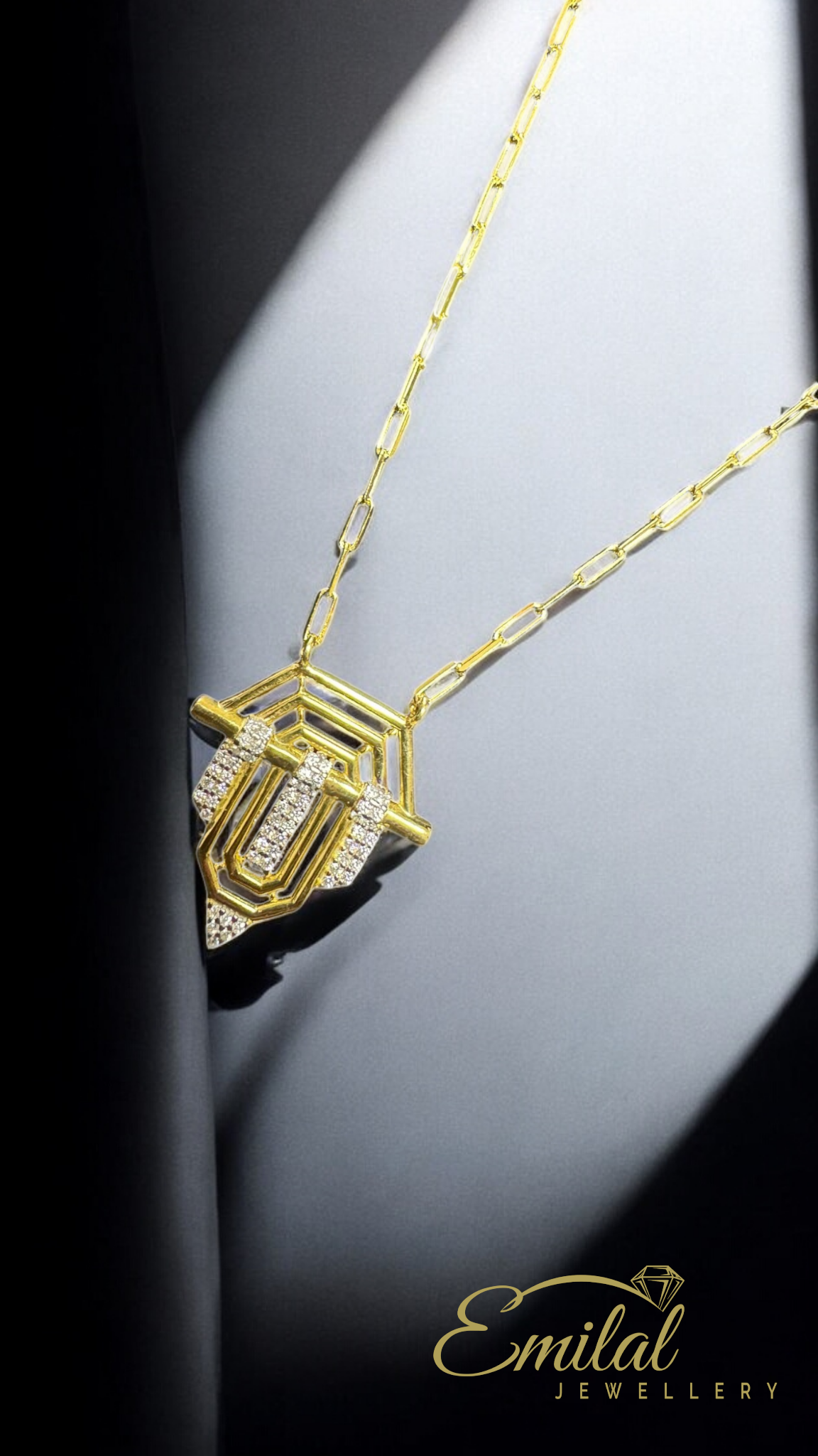 Exclusive necklace made of 925 sterling silver – where luxury meets timeless design ✨