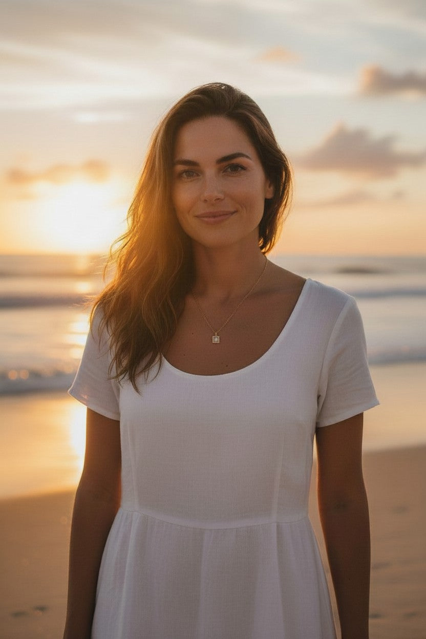 Goldfarbene Edelstahlkette mit grünem oder weißem quadratischem Anhänger – Elegante Halskette