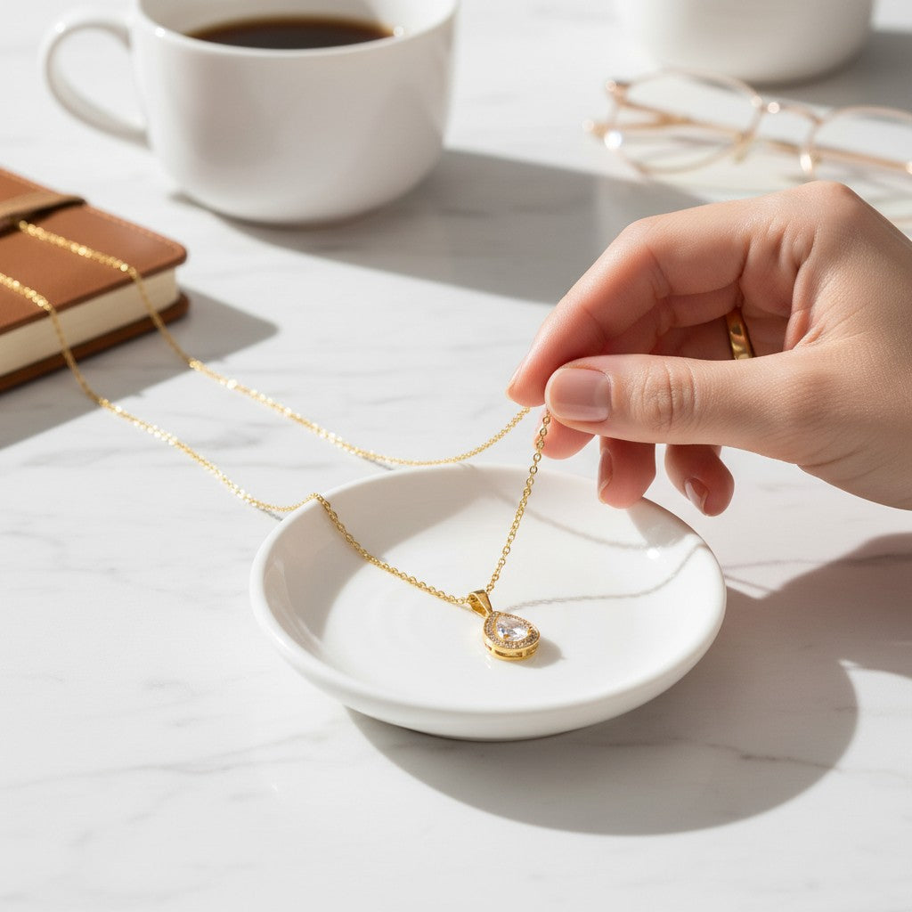 ✨ Ciondolo a forma di lacrima con zirconi cubici 💎