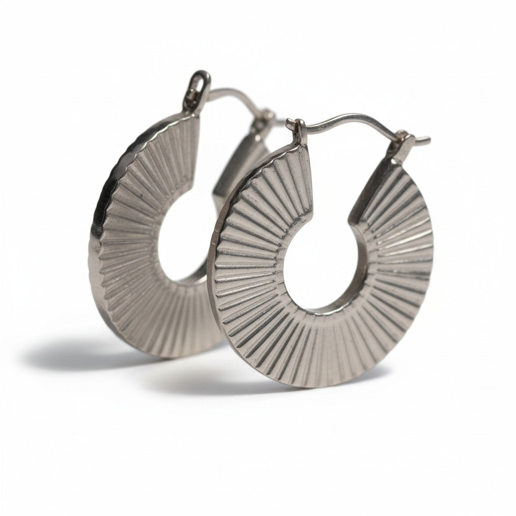 ✨ Orecchini a cerchio in acciaio inossidabile 316L placcato oro – design a ventaglio testurizzato ✨