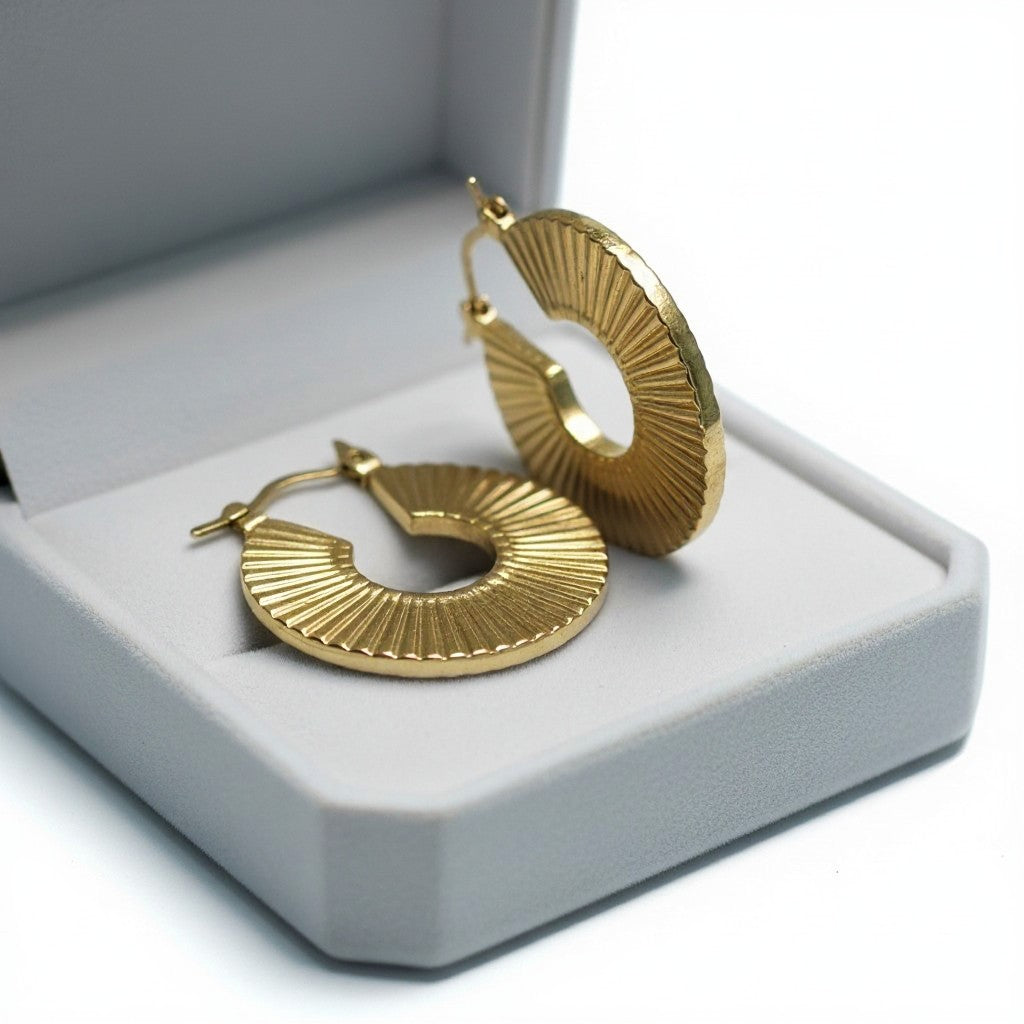 ✨ Orecchini a cerchio in acciaio inossidabile 316L placcato oro – design a ventaglio testurizzato ✨
