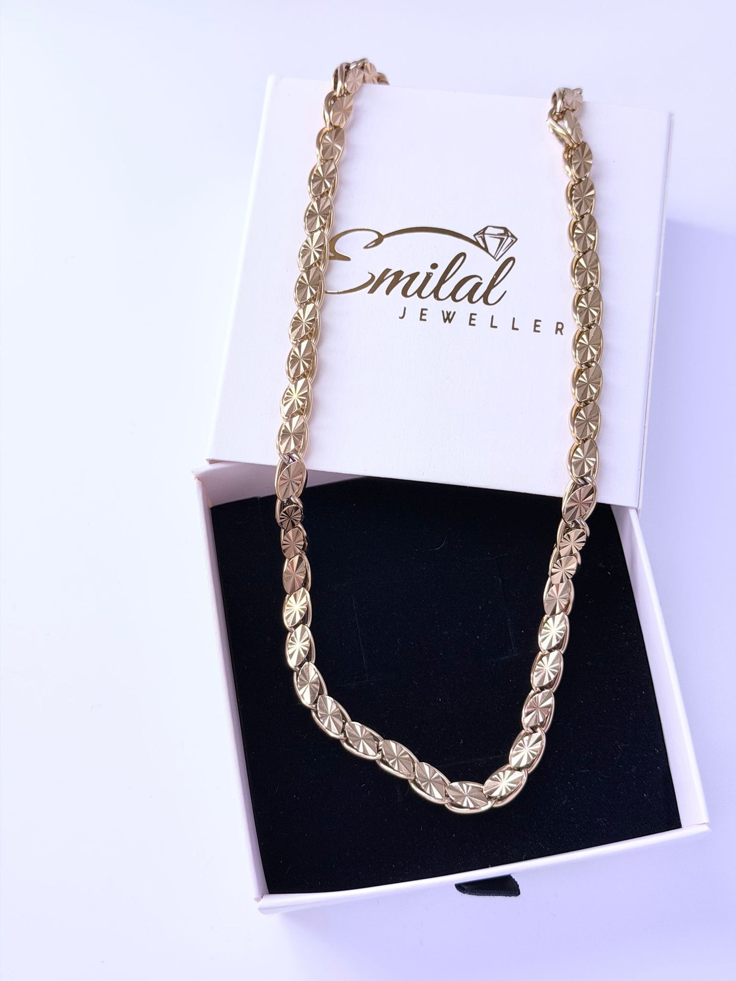 Goldfarbene Halskette aus Edelstahl mit Strahlenmotiv – Zeitloser schmuck